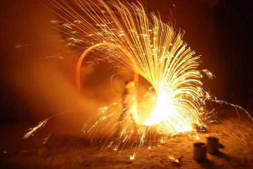 五穀豊穣や豊かな暮らしへの願いが込められた伝統芸能、打樹花(何さん特別編)